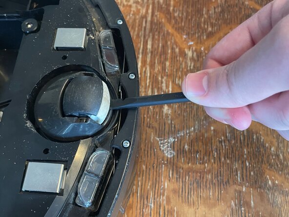 iRobot Roomba 581 Teardown, Caster Assembly: crwdns2935265:04crwdnd2935265:01crwdnd2935265:03crwdne2935265:0