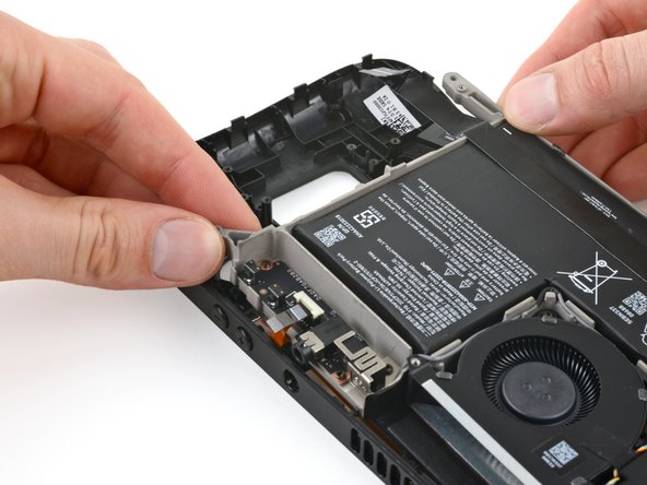 Steam Deck OLED Front Shell Replacement, Separate the right edge of the midframe: crwdns2935265:091crwdnd2935265:02crwdnd2935265:02crwdne2935265:0