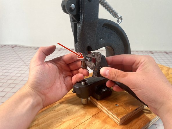 Rivet Replacement on Work Pants, Prepare the dies: crwdns2935265:02crwdnd2935265:03crwdnd2935265:03crwdne2935265:0