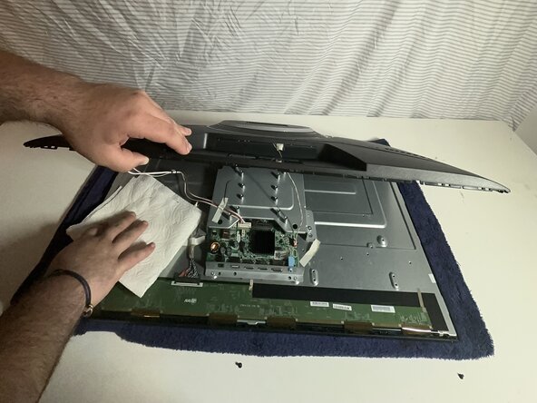 Viotek Gaming Monitor W2711SE Back Panel Attachment Latch Repair: crwdns2935265:05crwdnd2935265:02crwdnd2935265:03crwdne2935265:0