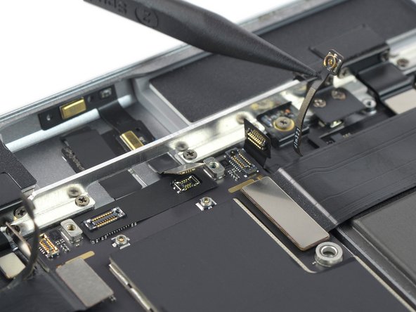 iPad Pro 12.9" 2nd Gen Battery Replacement, Disconnect the top right coxial cable: crwdns2935265:048crwdnd2935265:03crwdnd2935265:03crwdne2935265:0