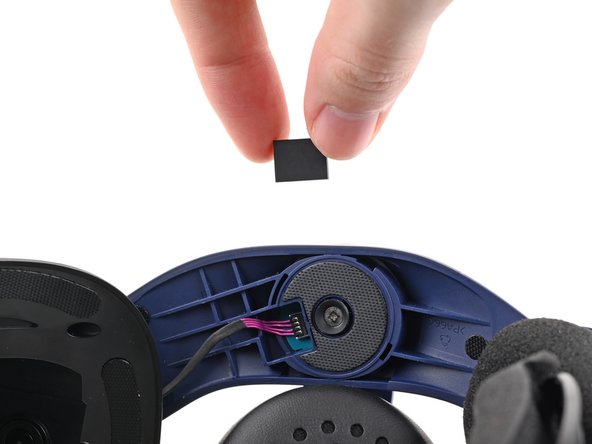 HTC Vive Pro 2 Sensor Array Replacement, Remove the two rubber spacers: crwdns2935265:08crwdnd2935265:03crwdnd2935265:03crwdne2935265:0
