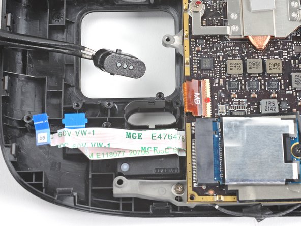 Steam Deck Front Shell Replacement, Remove the quick access button: crwdns2935265:043crwdnd2935265:02crwdnd2935265:02crwdne2935265:0