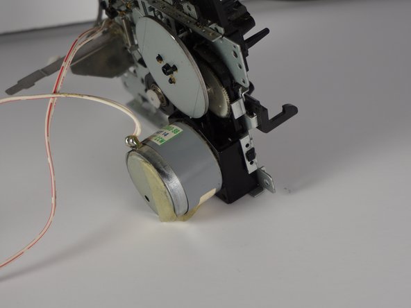 Sony CFD-8 Motor Belt Replacement, Remove Motor: crwdns2935265:08crwdnd2935265:02crwdnd2935265:03crwdne2935265:0