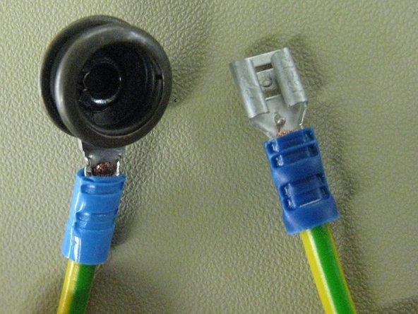 Desk Grounding A Work Bench, Preparation of Wires and Fittings: crwdns2935265:03crwdnd2935265:03crwdnd2935265:03crwdne2935265:0