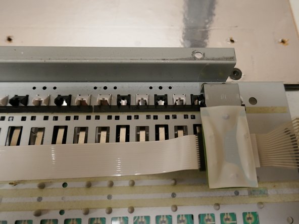 Roland KR-33 Dead Key Repair, Reinstall keys and retaining strip: crwdns2935265:013crwdnd2935265:03crwdnd2935265:03crwdne2935265:0