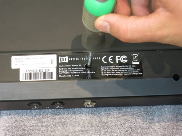 Native Instruments Traktor Kontrol S2 MK1: Disassembly and Jog Wheel Replacement: crwdns2935265:06crwdnd2935265:03crwdnd2935265:03crwdne2935265:0