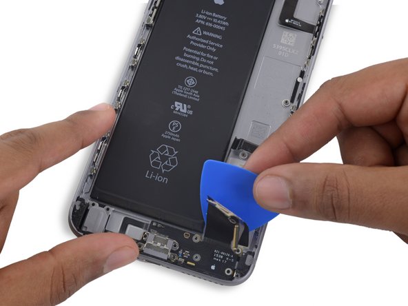 iPhone 6s Plus Lightning 接口和耳机插口: 步骤 65 中的图像 3，3