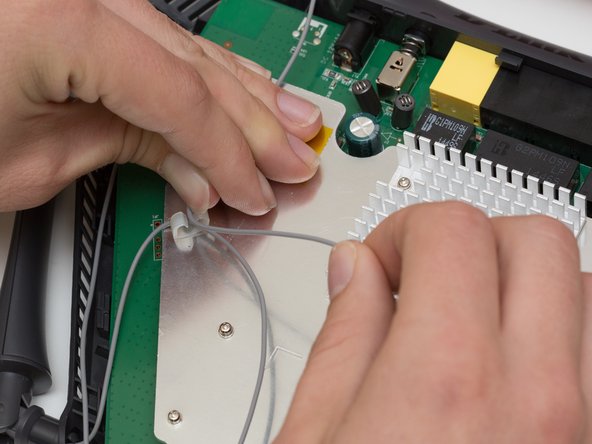 D-Link DIR-890L Power Switch Replacement: crwdns2935265:07crwdnd2935265:02crwdnd2935265:03crwdne2935265:0