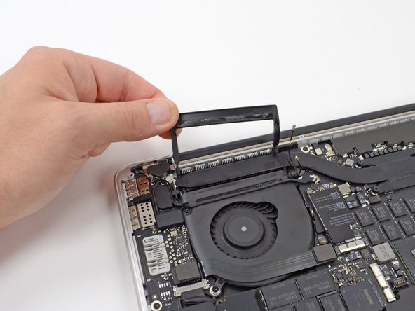 MacBook Pro 15" Retina Display Mid 2012 LCD Cable Replacement: crwdns2935265:07crwdnd2935265:03crwdnd2935265:03crwdne2935265:0