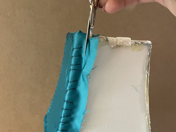 How to Create and Replace a Lampshade: crwdns2935265:07crwdnd2935265:01crwdnd2935265:01crwdne2935265:0