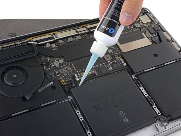 MacBook Pro 13" Function Keys 2017 Battery Replacement: crwdns2935265:035crwdnd2935265:02crwdnd2935265:03crwdne2935265:0