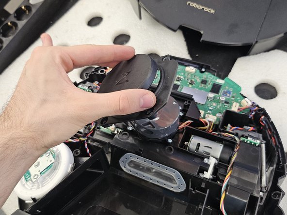 Roborock Q5 Pro: Laser Distance Sensor Replacement, Remove the LDS cage.: crwdns2935265:011crwdnd2935265:03crwdnd2935265:03crwdne2935265:0
