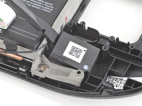 Steam Deck Front Shell Replacement, Remove the left speaker: crwdns2935265:070crwdnd2935265:02crwdnd2935265:02crwdne2935265:0