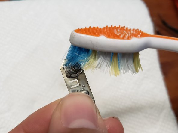 Nintendo Gameboy Pocket Shell-Side Battery Terminal Corrosion Removal: crwdns2935265:06crwdnd2935265:02crwdnd2935265:02crwdne2935265:0