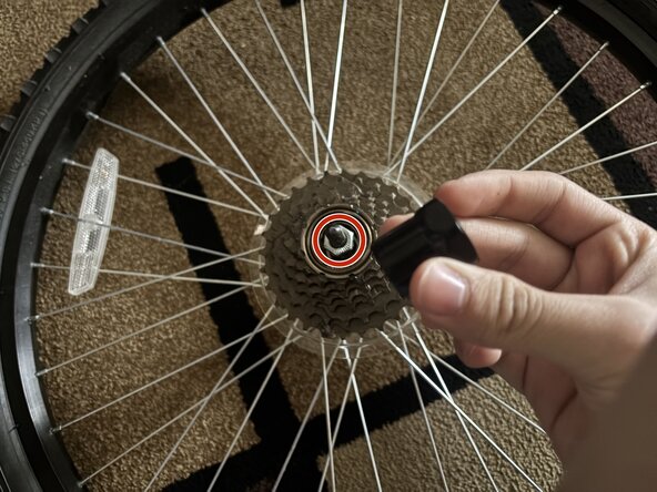 Bicycle Freewheel Replacement, Freewheel: 1 단계, 이미지 3개 중 2개