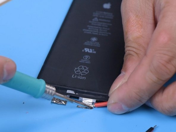 Reuse Old Batteries As A Power Bank, Solder wires to the terminals: crwdns2935265:04crwdnd2935265:02crwdnd2935265:03crwdne2935265:0