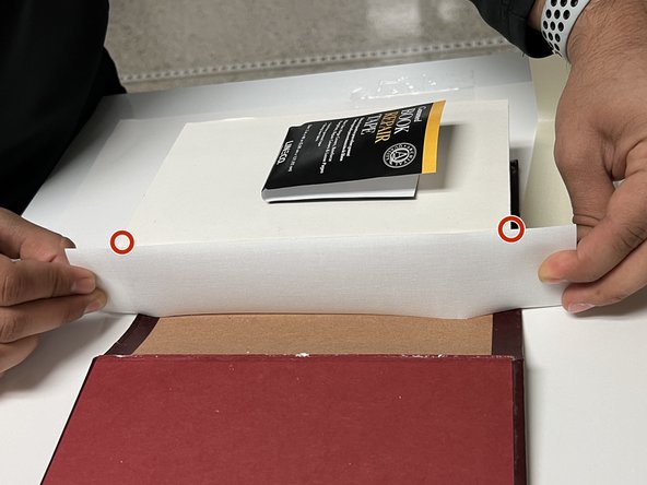 How to Reattach a Cover to a Hardcover Book: passo 3, immagine 2 di 2