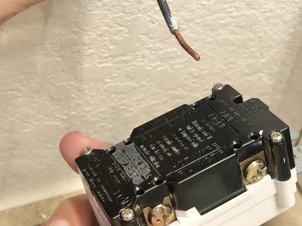 GFCI Outlet Replacement: crwdns2935265:08crwdnd2935265:02crwdnd2935265:02crwdne2935265:0