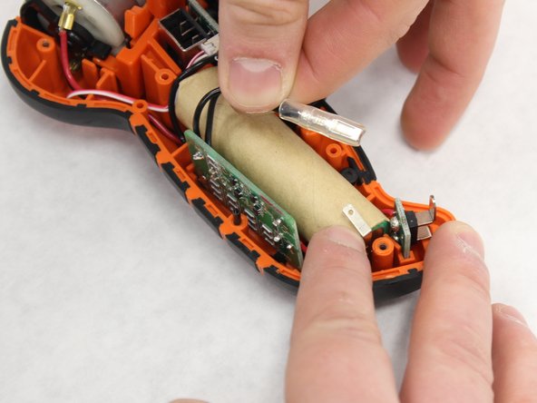 Black and Decker LI4000 Trigger/Switch Board Replacement, Trigger/Switch Board: crwdns2935265:05crwdnd2935265:02crwdnd2935265:02crwdne2935265:0