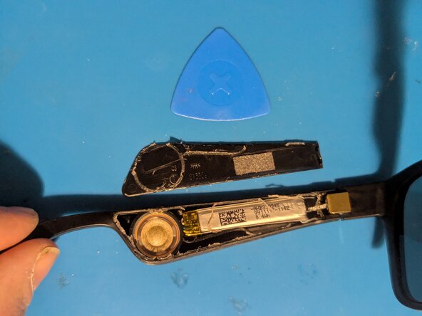 Bose Frames Alto Battery Removal: step 4, image 1 of 2