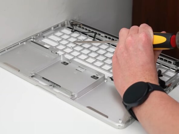 MacBook Pro 13" Retina Display Mid 2014 Keyboard Replacement, Remove any remaining rivets and dirt: crwdns2935265:06crwdnd2935265:02crwdnd2935265:03crwdne2935265:0