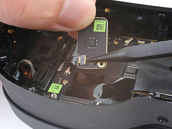 HTC Vive XR Elite Motion Sensor Replacement, Disconnect the motion sensor: crwdns2935265:050crwdnd2935265:02crwdnd2935265:02crwdne2935265:0