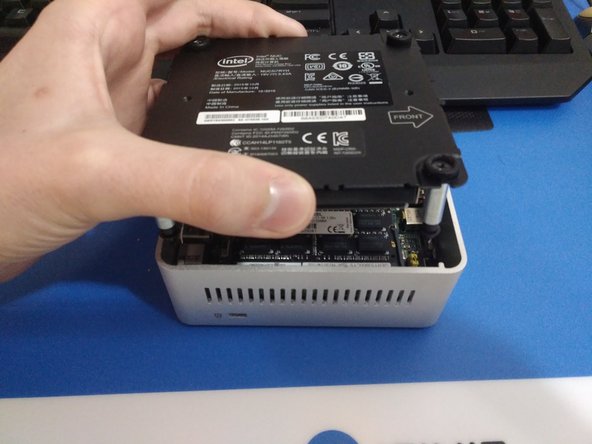 Intel NUC5i7RYH Disassembly, Lid and HDD Bracket: paso 2, imagen 1 de 3