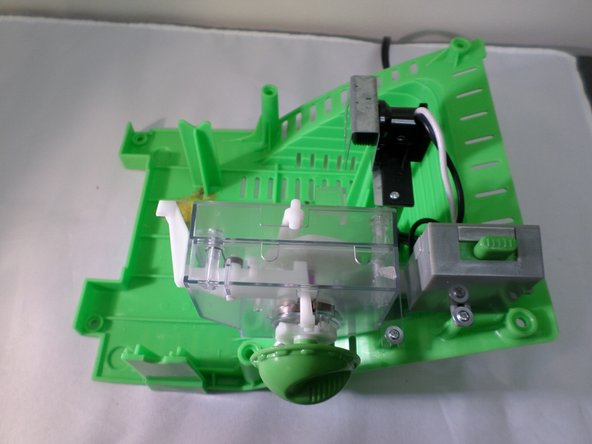 Crayola Crayon Maker White Plastic Arm Replacement, Locate the clear plastic box: crwdns2935265:07crwdnd2935265:02crwdnd2935265:03crwdne2935265:0