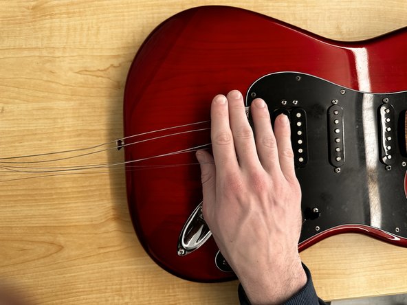 Fender Stratocaster Volume Potentiometer Replacement: passo 2, immagine 2 di 2