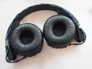 JBL T450BT shuts off when the left earcup is moved loose