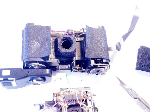 Lomo LC-A sticky shutter repair, before closing: crwdns2935265:018crwdnd2935265:03crwdnd2935265:03crwdne2935265:0