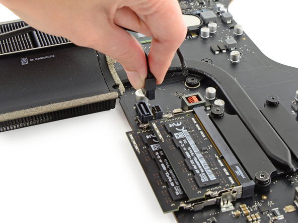 iMac Intel 21.5" EMC 2638 Heat Sink Replacement: crwdns2935265:061crwdnd2935265:03crwdnd2935265:03crwdne2935265:0