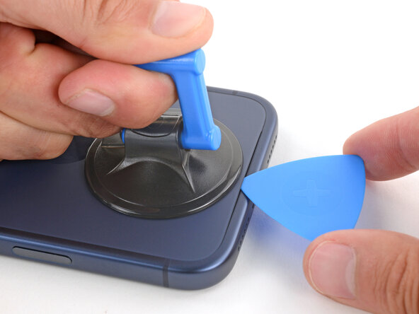 iPhone 17 Pro Back Glass Replacement, Insert an opening pick: crwdns2935265:06crwdnd2935265:03crwdnd2935265:03crwdne2935265:0