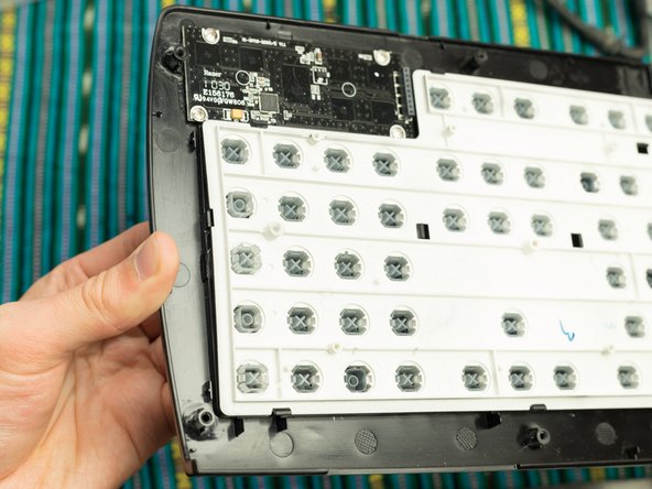 How to disassemble for cleaning, Separating the front plate: passo 7, immagine 2 di 3