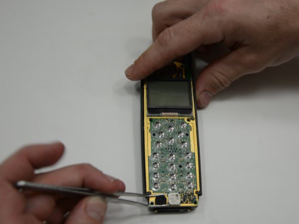 Kyocera QCP-2035 Microphone Replacement, Microphone: crwdns2935265:05crwdnd2935265:02crwdnd2935265:03crwdne2935265:0