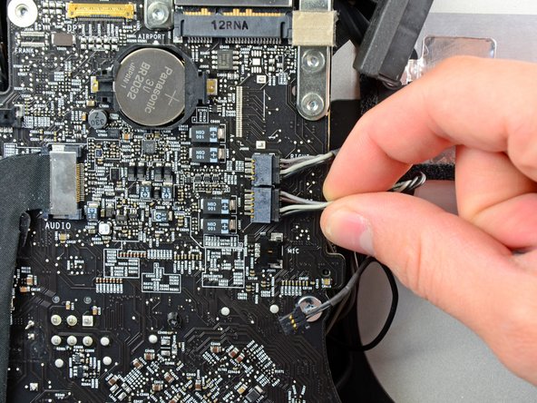 Installing iMac Intel 21.5" EMC 2428 Dual Drive Kit: crwdns2935265:024crwdnd2935265:02crwdnd2935265:03crwdne2935265:0