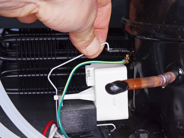 Whirlpool Refrigerator Start Relay Assembly Replacement, Unclip the start relay assembly: crwdns2935265:05crwdnd2935265:02crwdnd2935265:03crwdne2935265:0