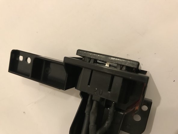 Dell 1350cnw Mains Wiring Harness Replacement, Remove mains plug bracket: stap 0, afbeelding 2 van 3