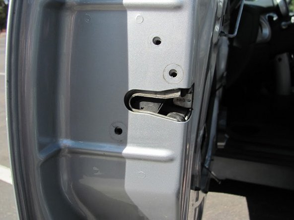 2001-2006 Mini Cooper Lock Actuator Replacement: crwdns2935265:08crwdnd2935265:02crwdnd2935265:02crwdne2935265:0