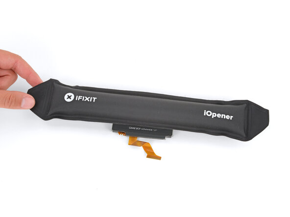 Nintendo Game Boy Advance SP Screen Lens Replacement, Heat the screen lens: crwdns2935265:027crwdnd2935265:02crwdnd2935265:02crwdne2935265:0