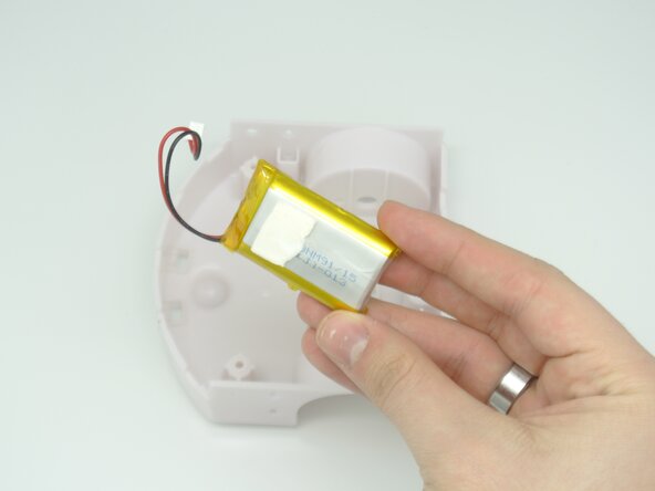 Thymio II Disassembly, Removing the battery: crwdns2935265:09crwdnd2935265:02crwdnd2935265:02crwdne2935265:0