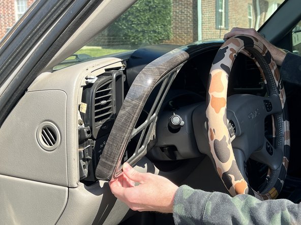 2004 GMC Yukon Instrument Cluster Replacement: crwdns2935265:05crwdnd2935265:02crwdnd2935265:02crwdne2935265:0