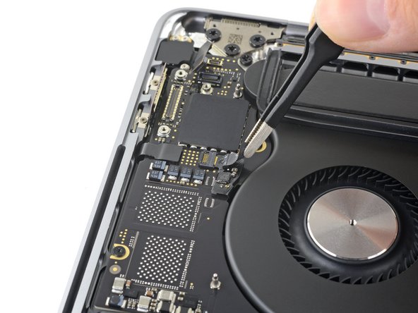 MacBook Pro 16" 2019 Battery Replacement, Disconnect the left fan: crwdns2935265:055crwdnd2935265:02crwdnd2935265:02crwdne2935265:0