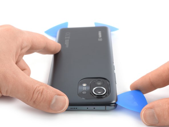 Mi 11 Screen Replacement, Slice the adhesive: crwdns2935265:04crwdnd2935265:03crwdnd2935265:03crwdne2935265:0