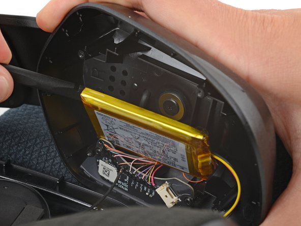 Logitech G733 Wireless Headset Battery Replacement, Remove the battery: crwdns2935265:07crwdnd2935265:02crwdnd2935265:03crwdne2935265:0