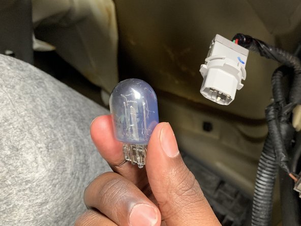 2013 Honda Civic Brake Light Replacement: crwdns2935265:05crwdnd2935265:03crwdnd2935265:03crwdne2935265:0