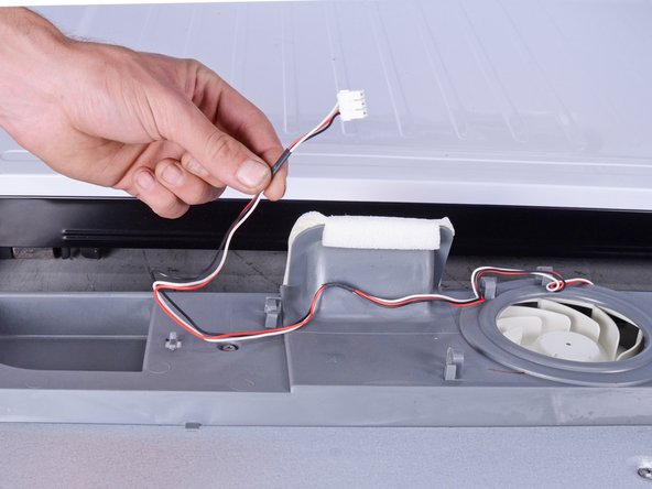 Samsung Refrigerator Evaporator Fan (Freezer Compartment) Replacement, Remove the freezer evaporator fan: crwdns2935265:010crwdnd2935265:03crwdnd2935265:03crwdne2935265:0