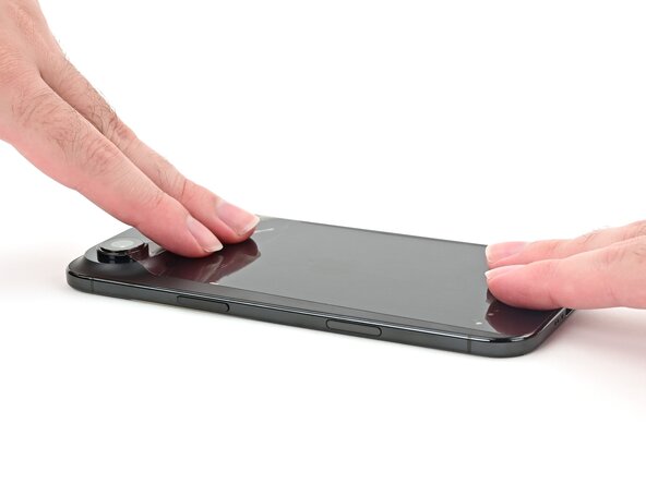 iPhone Air Back Glass Replacement, Cracked glass preparation: crwdns2935265:03crwdnd2935265:01crwdnd2935265:01crwdne2935265:0