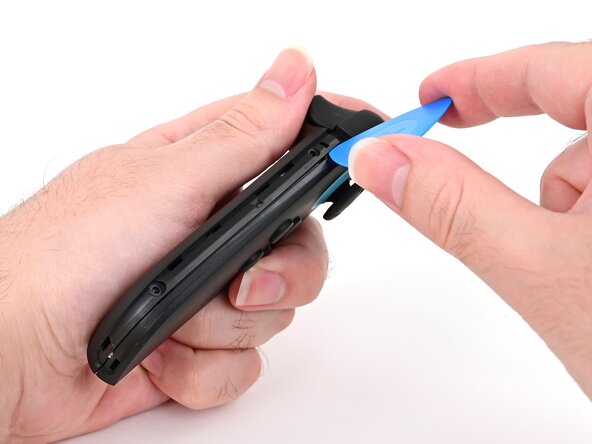 Joy-Con 2 (Left) Battery Replacement, Insert an opening pick: crwdns2935265:07crwdnd2935265:02crwdnd2935265:03crwdne2935265:0
